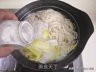 白菜荷包蛋鸡汤面的做法步骤:9
