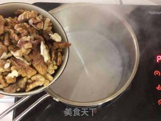 如何做出好吃的琥珀核桃的做法步骤:2