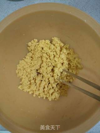 玉米面蜜豆卷的做法步骤:2