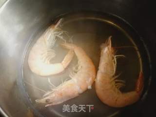 鲜虾菠菜面(虾鲜甜Q嫩的方法)的做法步骤:5