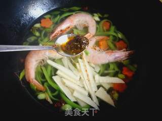 鲜虾菠菜面(虾鲜甜Q嫩的方法)的做法步骤:11