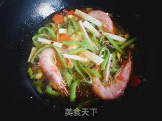 鲜虾菠菜面(虾鲜甜Q嫩的方法)的做法步骤:12