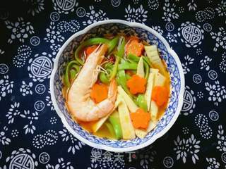 鲜虾菠菜面(虾鲜甜Q嫩的方法)的做法步骤:13