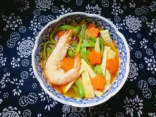 鲜虾菠菜面(虾鲜甜Q嫩的方法)的做法步骤:14