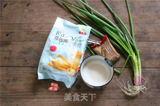 烫面起酥葱油饼的做法步骤：1
