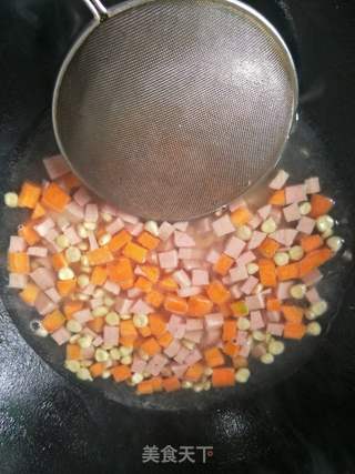 如何炒扬州炒饭的做法步骤:2