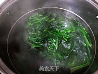 凉拌菠菜的做法步骤：1