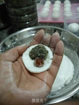 蜜饯芝麻花生汤圆的做法步骤:21