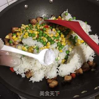 腊肉炒饭的做法步骤：5