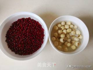 红薯莲子红豆汤的做法步骤:2