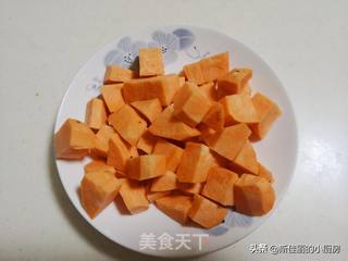 红薯莲子红豆汤的做法步骤:3
