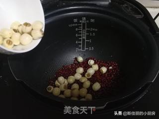红薯莲子红豆汤的做法步骤:5