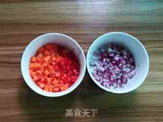 五彩蛋炒饭的做法步骤:3