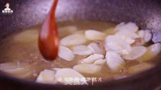韩式牛肉年糕汤的做法步骤:7