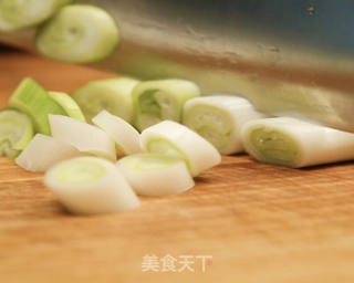 葱爆羊肉的做法步骤:2
