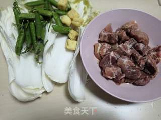 排骨白菜汤的做法步骤：1
