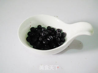 酥顶蓝莓爆浆纸杯蛋糕的做法步骤：3