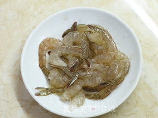 黑米鲜虾薄底披萨的做法步骤:4