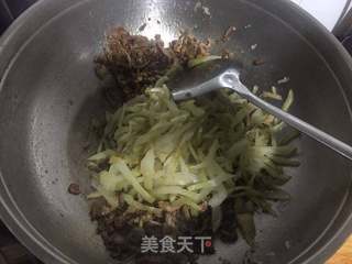 榨菜炒肉丝的做法步骤：5