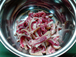 酸菜粉丝羊肉煲的做法步骤:2