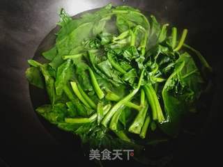 海参菜芯菠菜面的做法步骤:2
