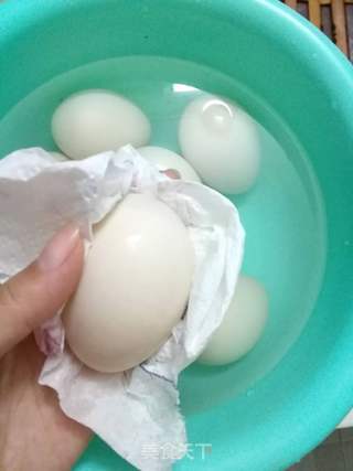自制咸鸭蛋的做法步骤:2