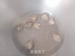 腊八新口味_海鲜皮蛋粥的做法步骤：3