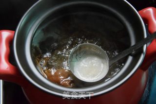 茶树菇栗子猪腱子汤的做法步骤:6