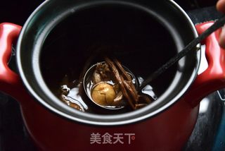 茶树菇栗子猪腱子汤的做法步骤:8