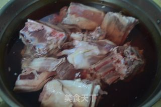 羊肉泡馍的做法步骤：1