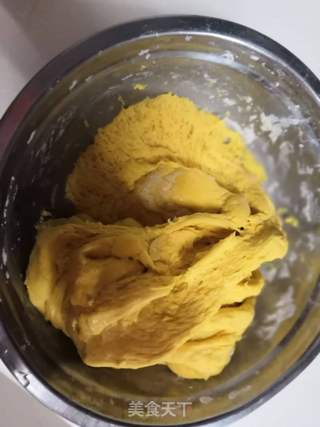 南瓜豆沙刀切小馒头的做法步骤:3