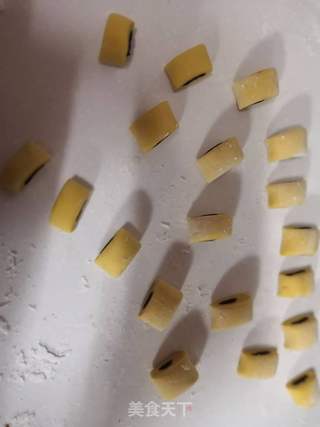 南瓜豆沙刀切小馒头的做法步骤:6