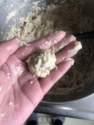 炸萝卜粉丝菜丸子的做法步骤:12
