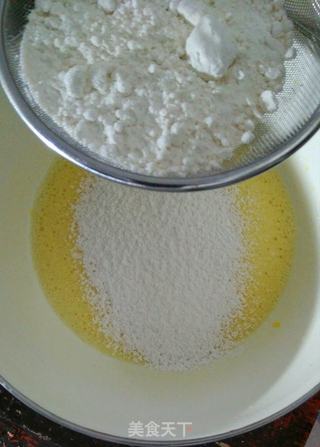 电饭煲戚风蛋糕的做法步骤:4