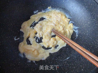 鸡蛋炸酱面的做法步骤:2