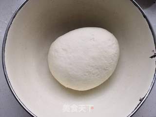 如何做如婴儿肌肤般光滑的老面馒头的做法步骤:7