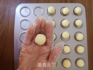 脆脆的奶香椰蓉球的做法步骤:10