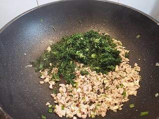 荠菜鲜肉汤圆的做法步骤:2