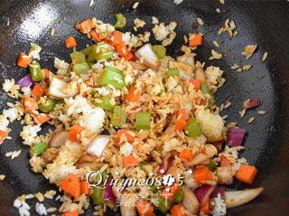 波点蔬菜蛋包饭的做法步骤:10