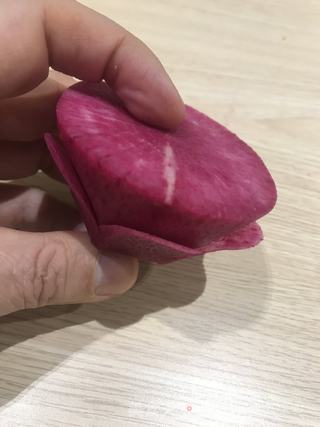 教大家雕刻萝卜花(直瓣月季花的做法步骤:8
