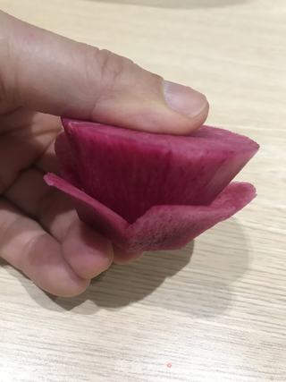 教大家雕刻萝卜花(直瓣月季花的做法步骤:13
