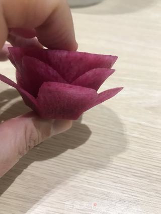 教大家雕刻萝卜花(直瓣月季花的做法步骤:15