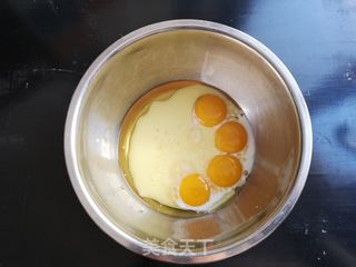 龙猫奶油夹心蛋糕的做法步骤:4