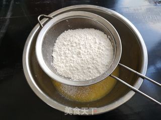 龙猫奶油夹心蛋糕的做法步骤:6