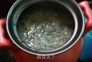 冰糖银耳莲子羹的做法步骤:5