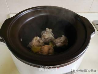 竹荪菠菜骨汤的做法步骤:2