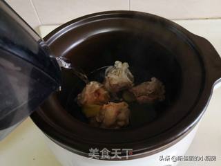 竹荪菠菜骨汤的做法步骤:3