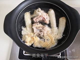 竹荪菠菜骨汤的做法步骤:7