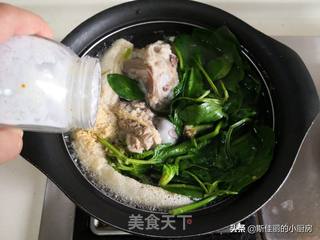 竹荪菠菜骨汤的做法步骤:9