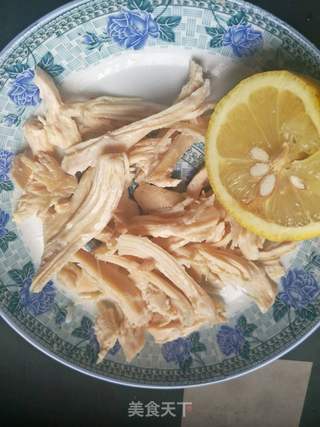 傣味柠檬手撕鸡的做法步骤:3